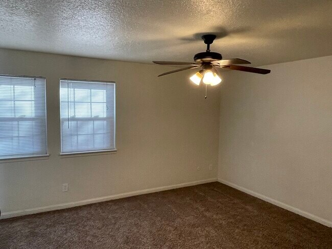 Building Photo - North Stockton 3 Bedroom Single Story Home