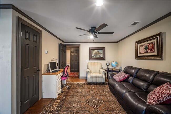 Building Photo - 5041 Towne Lake Hill N