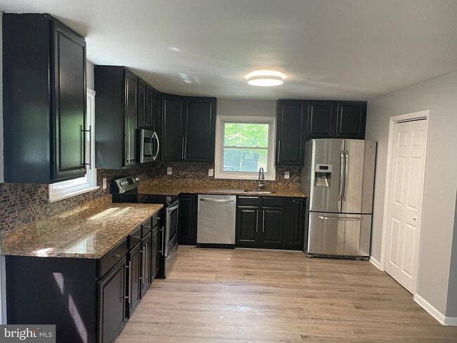 Building Photo - 10616 Moores Ln
