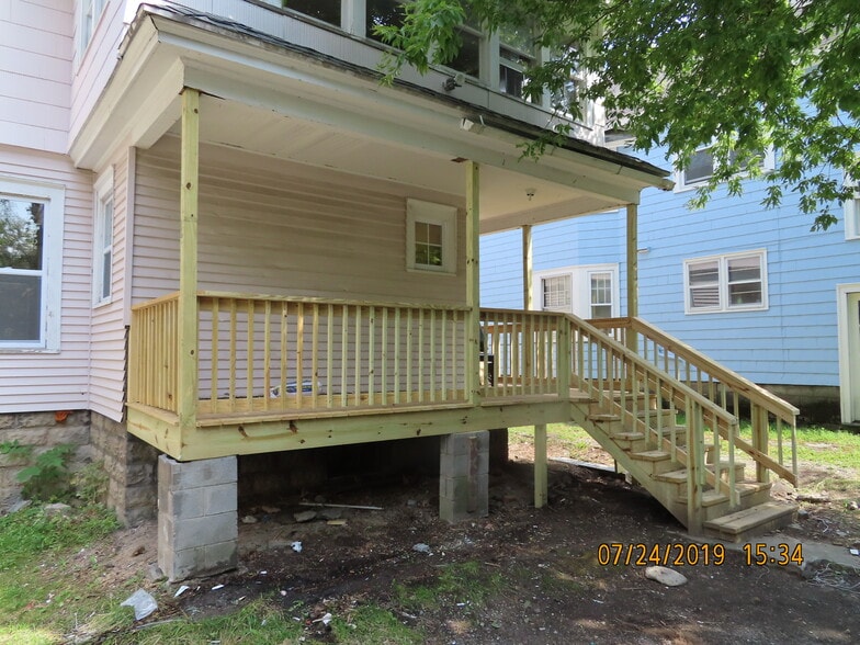 Rear deck and parking - 920 Ackerman Ave
