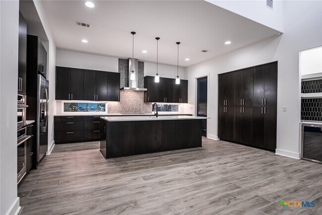 Building Photo - 2109 Bella Vista