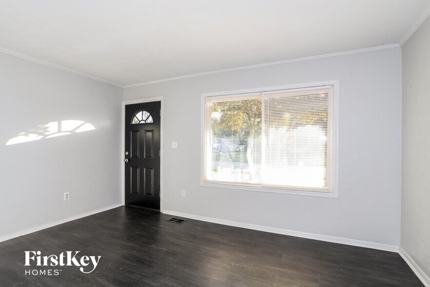 Building Photo - 4880 Hardell Dr