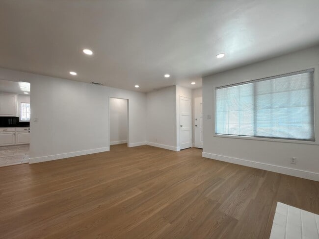 Building Photo - 15935 Paseo Largavista