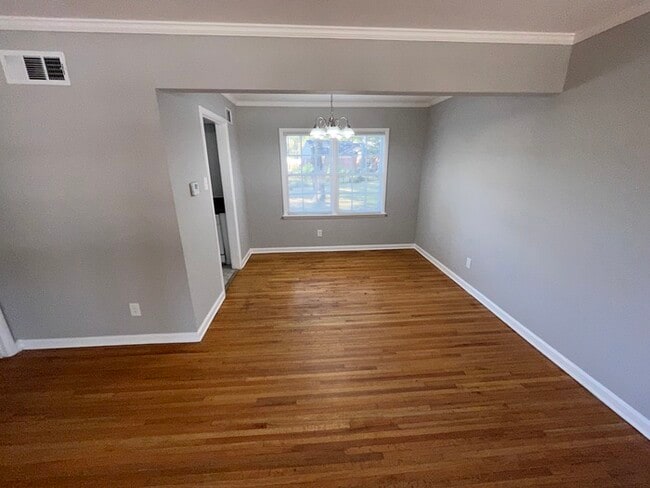 Building Photo - 3684 Bedford Ln - Available Now!