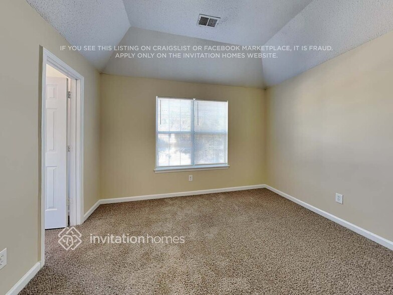 Building Photo - 335 Carrie Dr