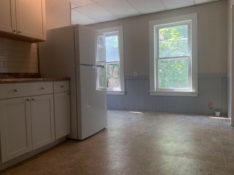 Building Photo - 5 Pleasant St