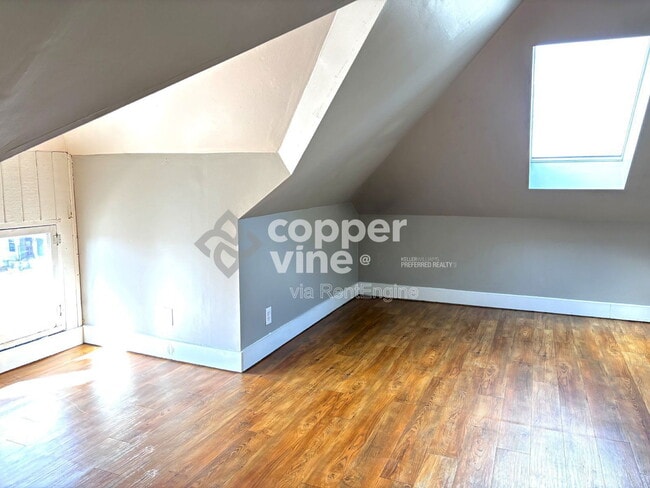 Building Photo - 146 Logan St