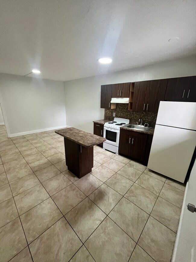 Building Photo - WEJ 13550 LLC - 18257