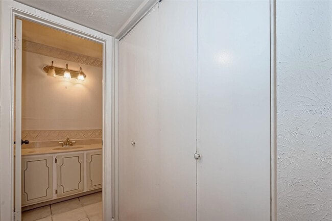 Building Photo - 4212 Belle Park Dr