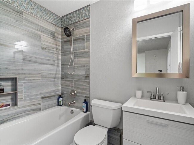 Building Photo - 1607 Coronado Hills Dr