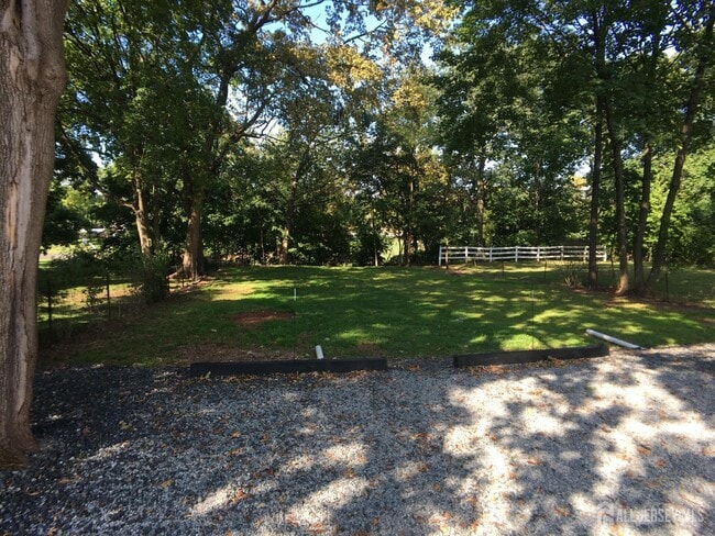 Building Photo - 68 W Cliff St