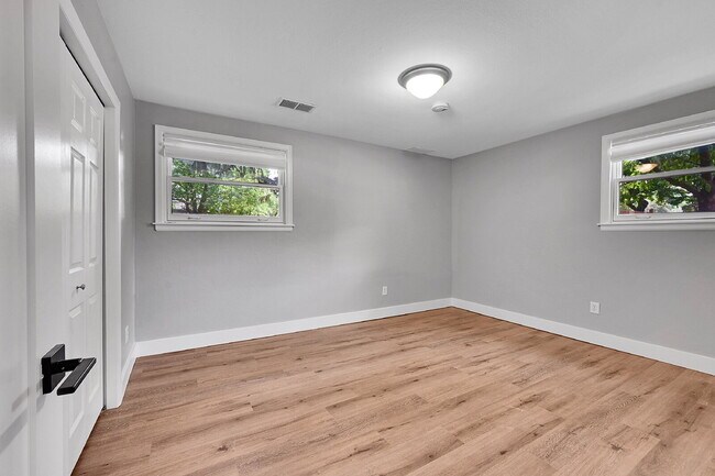 Building Photo - $6,850.00 - 5 Bedrooms, 3.5 Bathrooms, Sin...