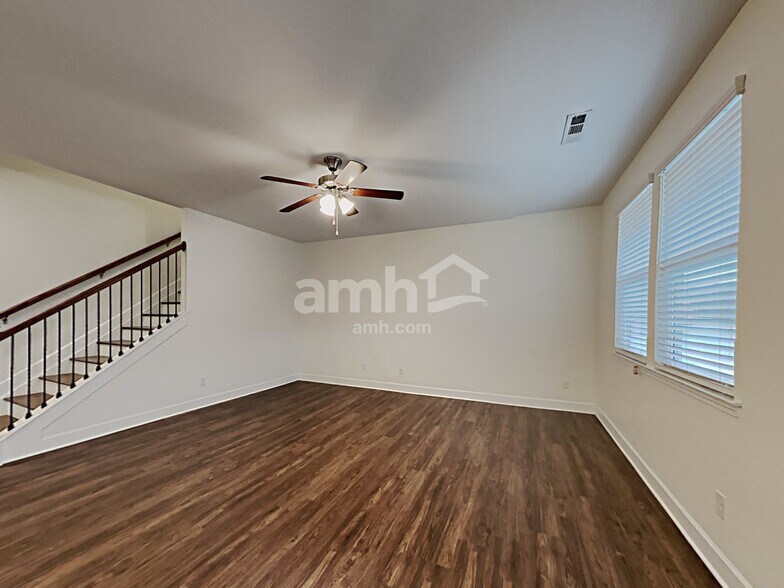 Building Photo - 5075 Trailwater Dr