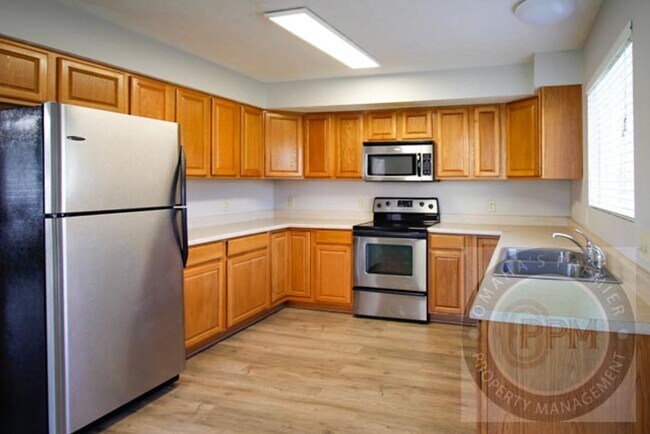 Building Photo - HUGE 2 Bed 1 Bath Cornhusker Creek