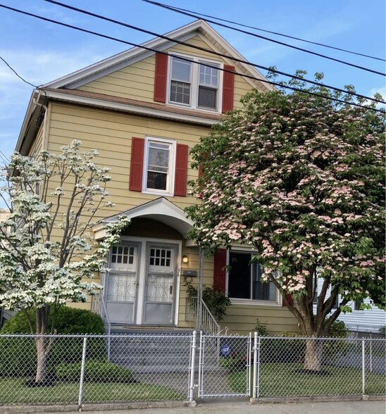 Primary Photo - 38 King St