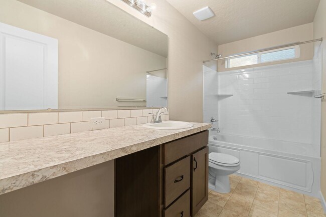 Building Photo - SINGLE LEVEL LIVING: 4 Bedroom, 2 Bath Nampa Home w/Upstairs Bonus Room