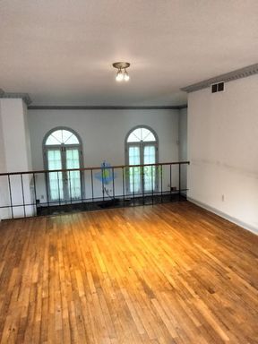 Building Photo - Upscale beautiful and spacious 3-bedroom, 2.5-bathroom apartment Oakland/Shadyside area