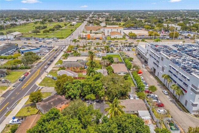 Building Photo - 1709 N 59th Terrace