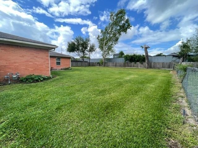 Building Photo - 1805 Wycliffe Dr