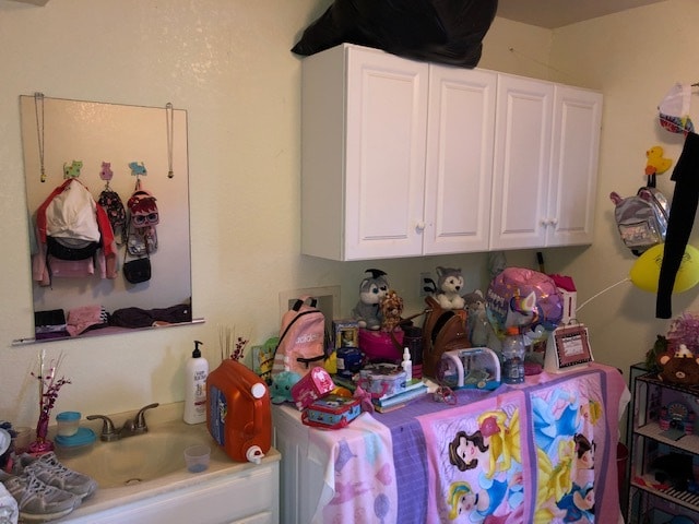 Large Laundry Room with Sink - 1048 W 223rd St