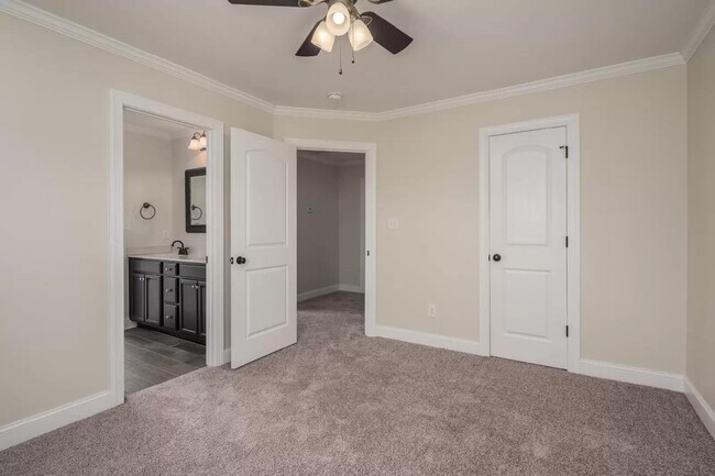 Building Photo - 925 Dearborn Ct