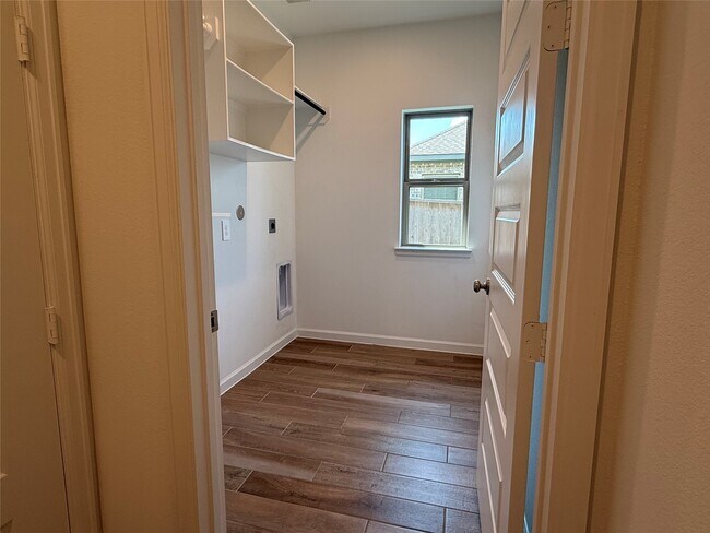 Building Photo - 4942 Hitchings Ct