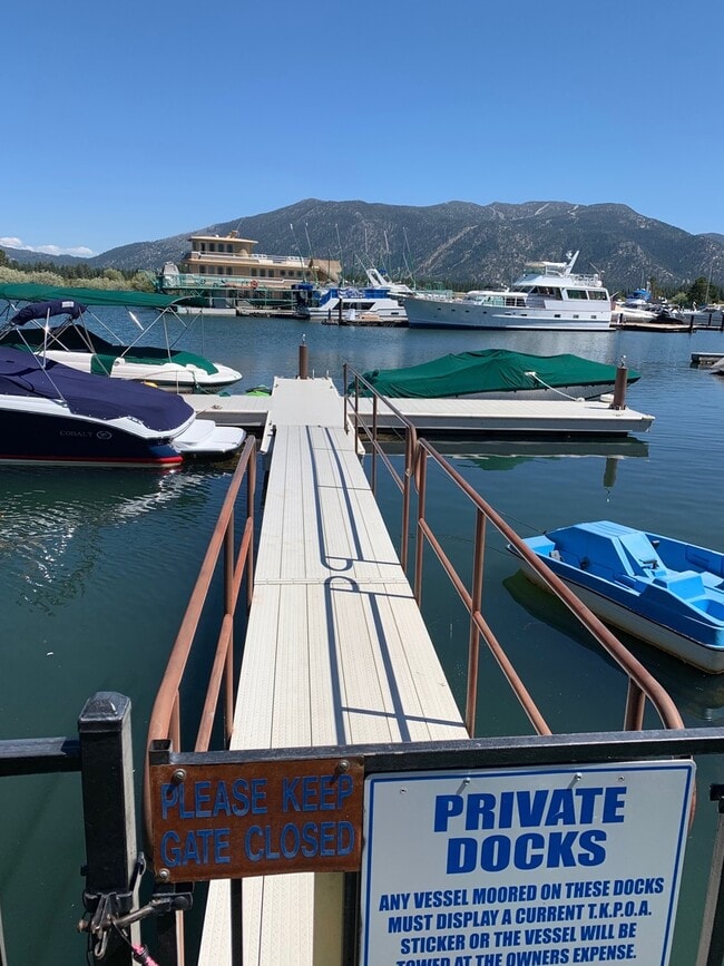 Building Photo - Secure your boat dock before summer!  Unfurnished 3 bed, 2 bath condo with marina and mountain vi...