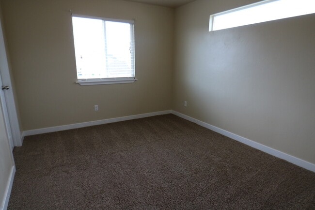 Building Photo - Large 5 Bed 3.5 Bath Home in Lehi Utah!