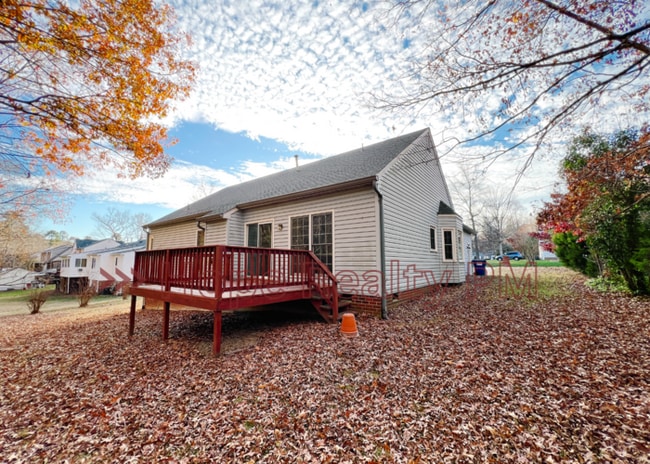 Building Photo - 5711 Meadowood Ln