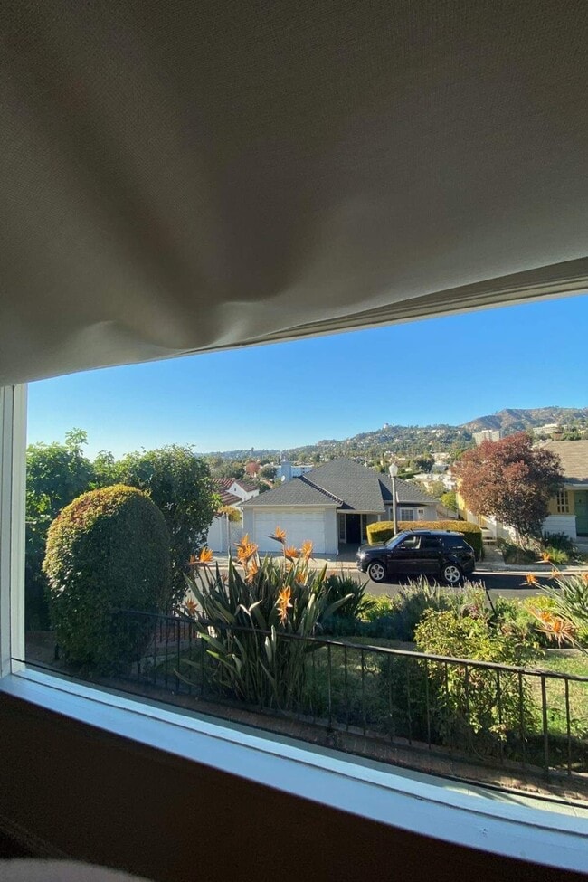 Building Photo - 4160 Holly Knoll Dr