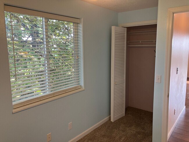 Building Photo - 3096 Deering Dr NW