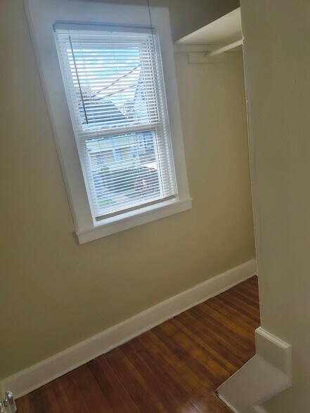 Building Photo - 637 S 8th Ave
