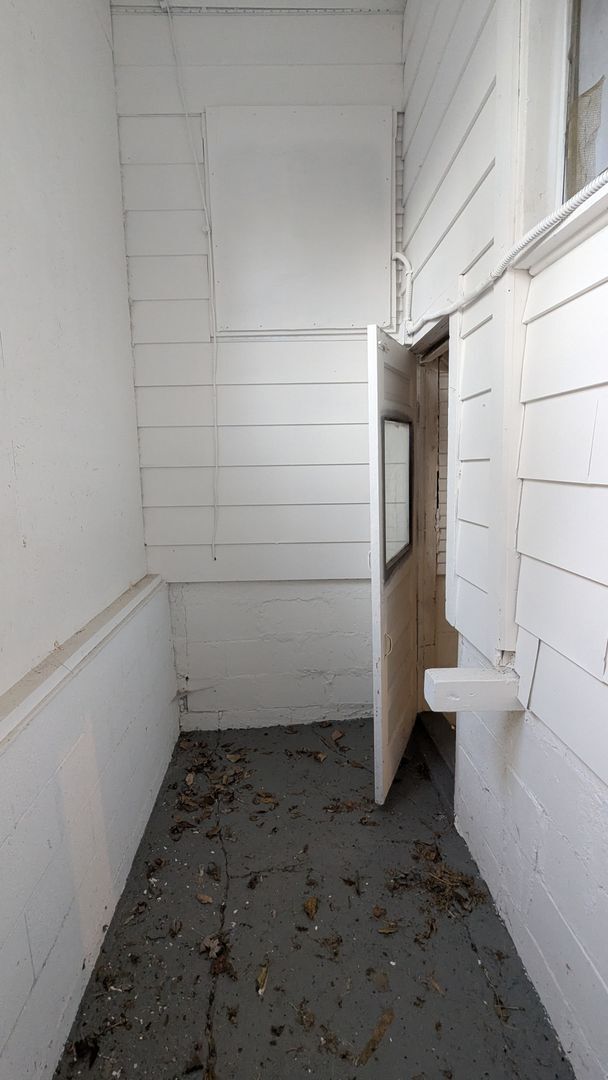 Building Photo - Charming 5-bedroom home located in the heart of Akron