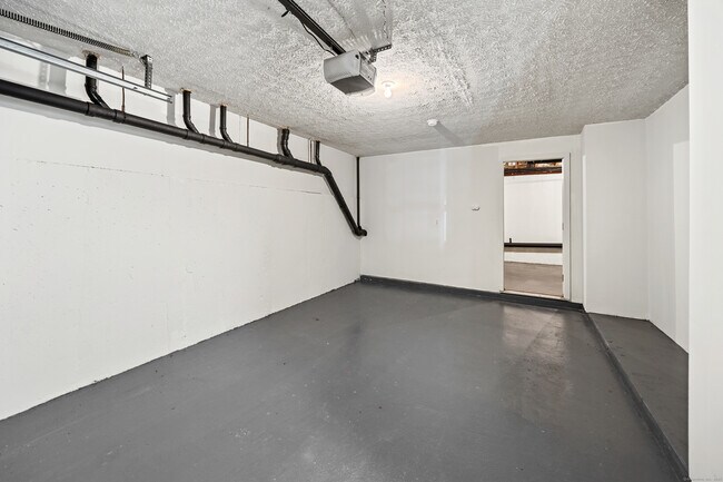 Building Photo - 74 Nutmeg Dr