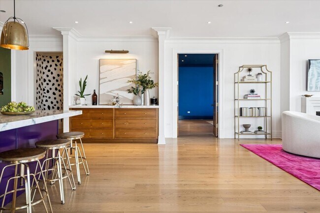 Building Photo - 9 W Walton St