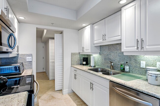 Building Photo - 3000 N Ocean Dr