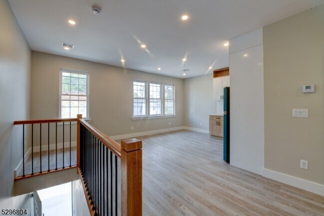 Building Photo - 477 S 20th St