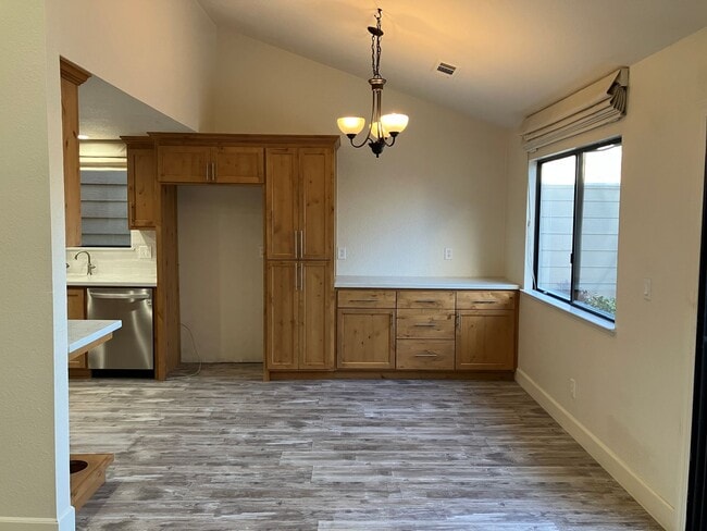 Building Photo - 3600 Thomas More Way