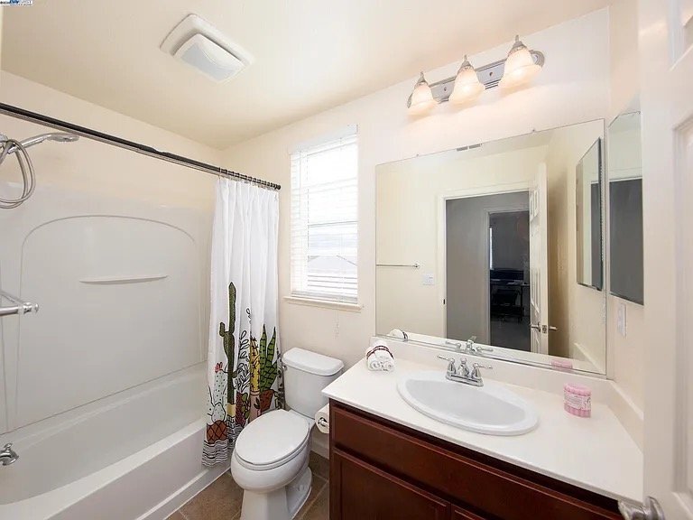 Building Photo - 2168 Wellington Dr