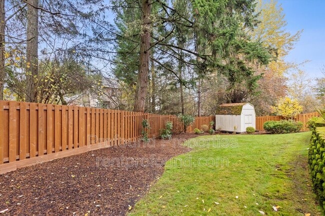 Building Photo - 7533 SW Applegate Dr