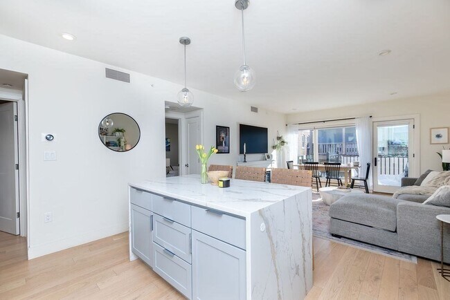 Building Photo - 69 Lubec St