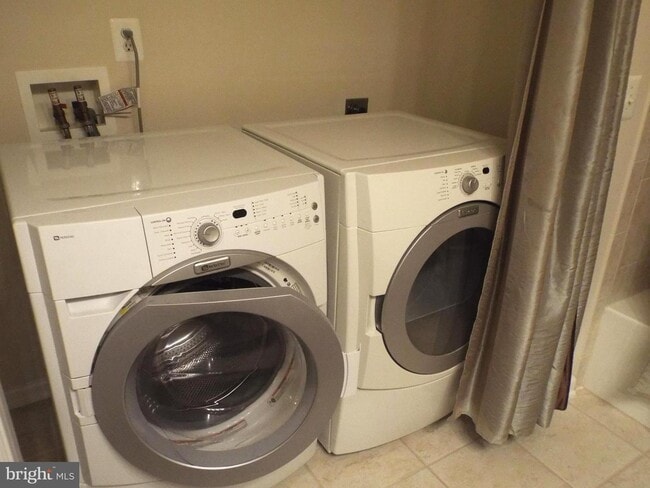 Building Photo - 22950 Rose Quartz Square