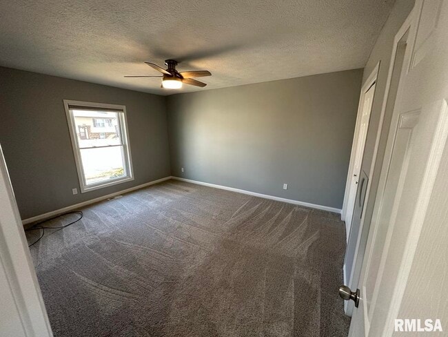 Building Photo - 3840 Wakonda Dr