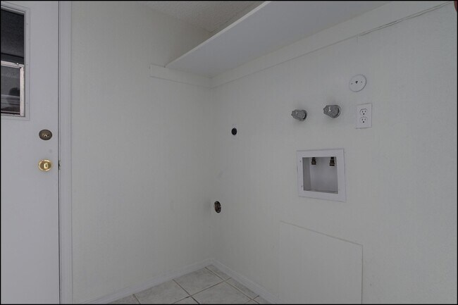 Building Photo - 6622 Dawn Dr