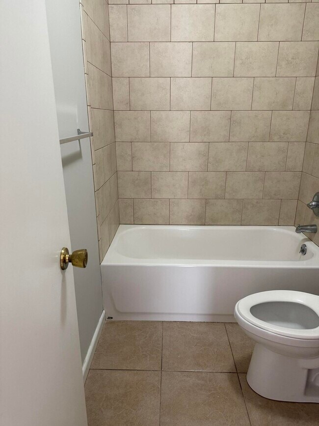 Building Photo - 616 W Sunset Blvd