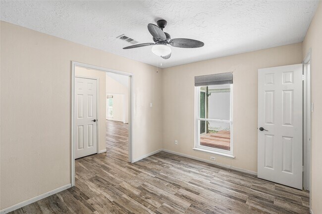 Building Photo - 1516 Beaconshire
