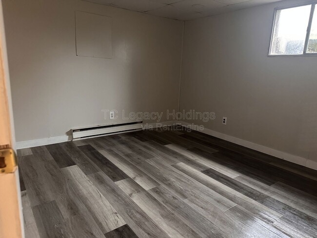 Building Photo - 388 Broaddus Ave