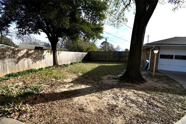 Building Photo - 213 E Scotland Dr