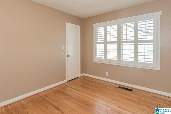 Building Photo - 615 Broadway St