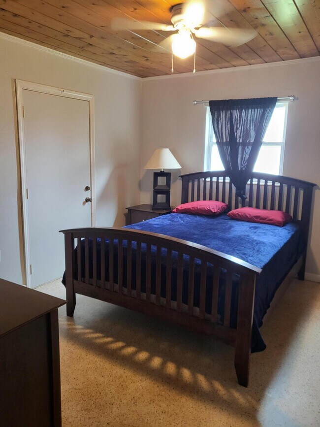 Building Photo - 1169 Seaway Dr
